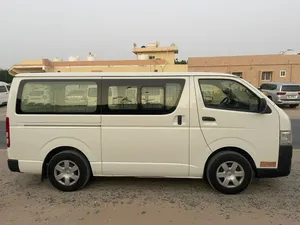 Toyota hiace standard 2016