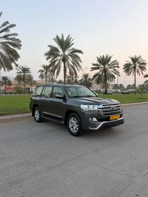 Used Toyota Land Cruiser in Muscat