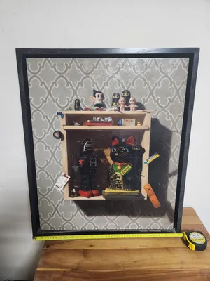 Original Oil Painting by Samuel Hung – Family of Trinkets #2 (Black Robby vs Black Neko), 2014