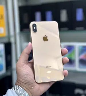 عرض خاص : iPhone xs max 256gb هاتف نظيف بدون اي شموخ أموره مره طيبه مع ملحقاته و ضمان بأقل سعر