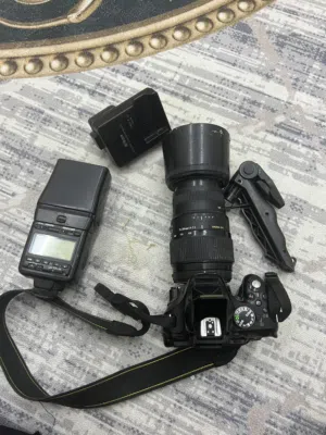 كامره نيكون 5200 كامل ملحقات فول شوف وصف