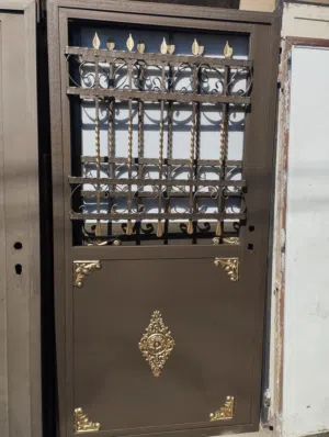 المستعمل لعبتنا  لدينا كل ما هو مستعمل ابواب المنيوم وشبابيك حمايات حديد ودرابزينات ابواب حديد تفصيل