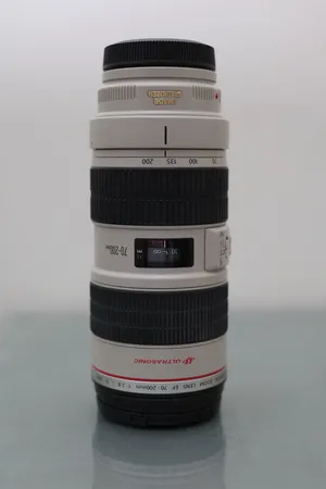 عدسة كانون 70-200 mm f2.8