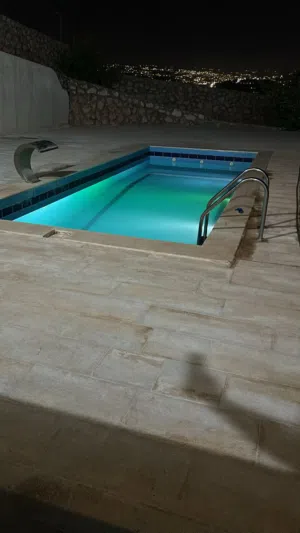 على البدل أرض اوسيارة مزرعة جاهزه و مطلة على جبال جرش