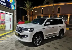 Used Toyota Land Cruiser in Muscat