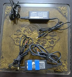 كوابل وأسلاك وشواحن ومحولات كهرباء متنوعة