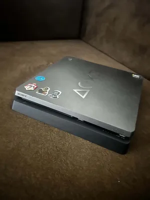 PS4 Slim  مساحة التخزين 800 GB  ومعاه ثلاث سيديات