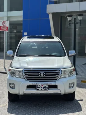 TOYOTA LAND CRUISER GXR V8 2015 WHITE