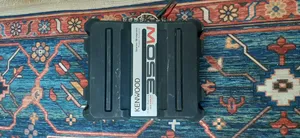 مضخم صوت اصلي وكاله مخزن  مضخم صوت للسيارات (Amplifier) من إنتاج شركة كينوود (Kenwood)