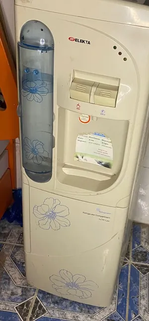 براد مياه الكيتا حار و بارد مع حجرة تبريد سفلية بأداء قوي مستخدم نظيف و بشكل انيق مرتب بلون موحد