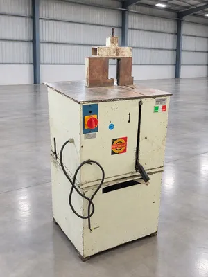 Aluminium working machines for sell. آلات تشكيل الألمنيوم للبيع.