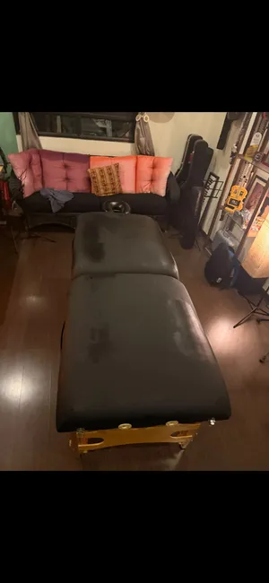 massage table good condition