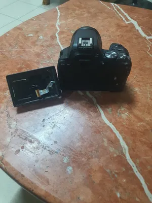 كاميرا كانون 250d شغالة فقط تحتاج شاشة
