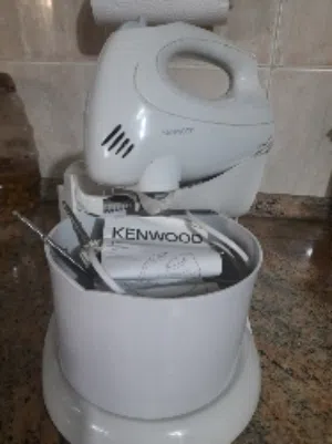 عجانة ماركة KENWOOD الماركة المعروفة بامتياز انجليزي. استعمال مرتين فقط جديدة هدية عيد الأم