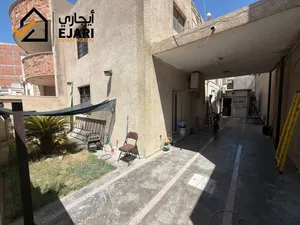 300 m2 4 Bedrooms Townhouse for Rent in Baghdad Yarmouk