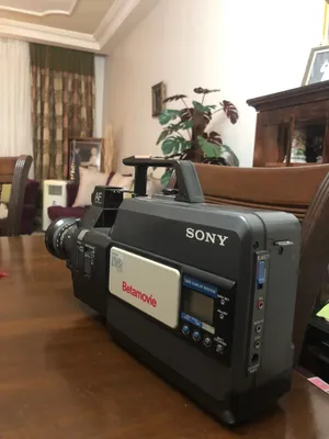 كاميرا فيديو كلاسيكية سوني بيتا موفي (Sony Betamovie) - تحفة نادرة للمقتنين والهواة