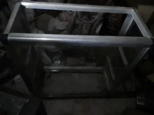 للبيع بترينة كاملة  مساحة البترينة متر 3رف زجاج  3 شريط ليد