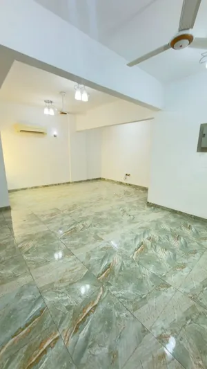 شقه للايجار في المنصوره الدوحه غرفتين نوم وصاله وحمامين ومطبخ جاهز مع مخزن الشقه في اجمل وافضل موقع.