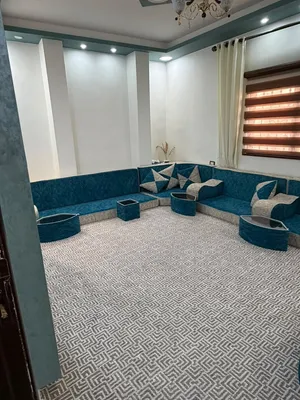 طقم جلسة ارضي للبيع ممتاز وانيق ومريح ولون مميز بغطي غرفة بحجم 4.5 طول في 3.5 عرض قابل للمراعاة