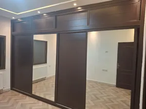 خزانة كاملة خشب قشرة بلوط لقطة