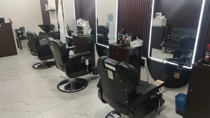عدة صالون كاملة جديدة استعمال اقل من سنة Complete brand-new salon equipment at a great price.