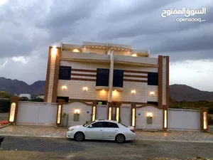 للبيع فله العامرات