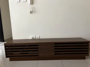 (طاولة )تلفزيون او شاشه..(Table) TV or screen