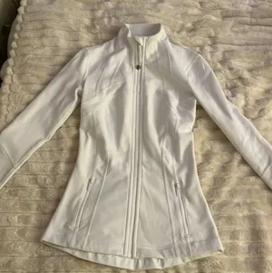 LULULEMON size 2 - white define jacket