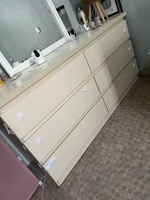 تسريحه غرفه نوم كبيره 6 ادراج جيده جدااا للبيع فوري بسعر رائع و رخيص