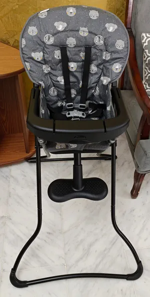LIKE NEW - Graco Snack N' Stow Highchair (Sleepy Heads)
