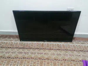 شاشة للبيع صاحية وأمورها طيبة لا يوجد ريموت ليست سمارت 42 بوصة TCL