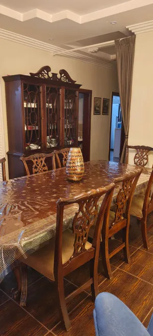طاولة طعام خشب زان 8 كراسي وبوفيه لون بني وبيج حلووووووووووووووووووووووووووووووووووووووووووووووة