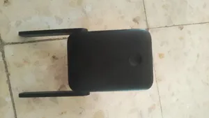 مقوي شبكه • السرعة: يصل إلى 1200 ميجابت/ثانية. • الأطراف المدعومة: يدعم ترددين هما 2.4 جيجاهرتز و
