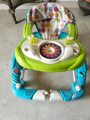 عربة أطفال جديدة