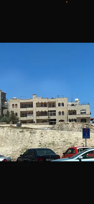 عمارة سكنية مميزه 8 شقق + دوبلكس طابقين مؤجرة بالكامل ما عدا الدوبلكس بناء قديم مميز وقوي