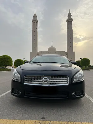 Nissan Maxima 2014 black colour good condition car for sale in ruwi