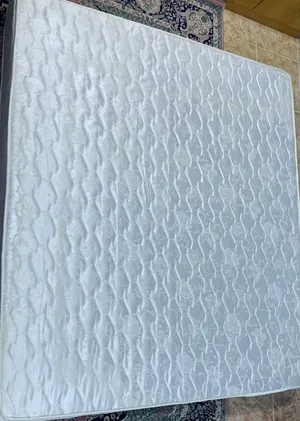 فرشة نوم مزدوجه كينج الحجم  20x180x20. استعمال شهر فقط و قابل للتفاوض