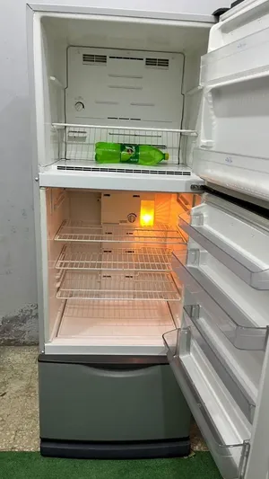 تلاجه توشيبا 16 قدم 3 باب نووووفروووست شحن شركة بدون صيانات نهائي حاله ممتازه جدا معاها ضمان شهرين م