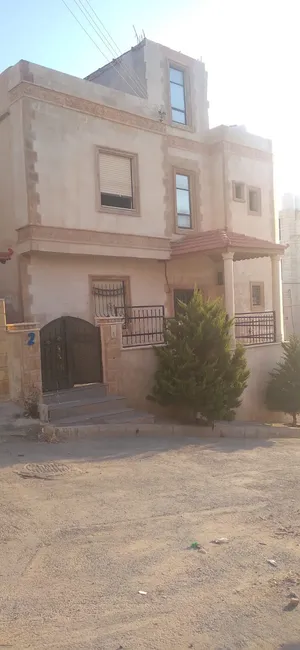 عمارة ثلاث طوابق للبيع