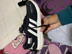 Adidas Retrorun EH1859 شوف الوصف ..