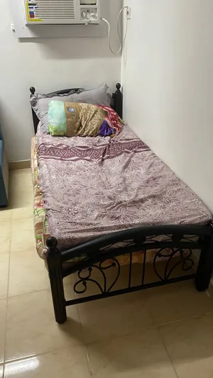 سرير نفر واحد بحالة جيدة
