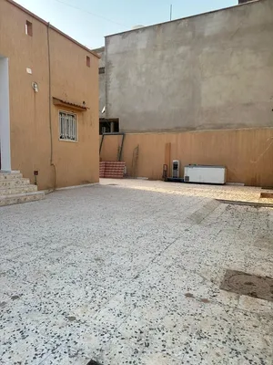 250 m2 5 Bedrooms Townhouse for Rent in Tripoli Al-Serraj
