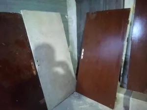 بواب مع حلوق داخلي مستعمل