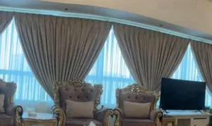 ستاره للصالون عباره عن خمس ستائر مع الشيفون والسكه الحديد وستارتين لغرف النوم مع الشيفون والسكه الحد