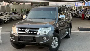 ميتسوبيشي باجيرو فل مواصفات بنوراما 7مقاعد دفع رباعي خليجي نضيف جدا حاله الوكاله للبيع في عجمان الجر