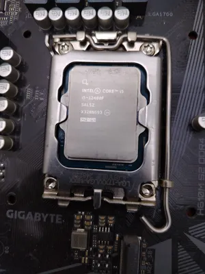 معالج Intel i5 12400f بحاله جيده