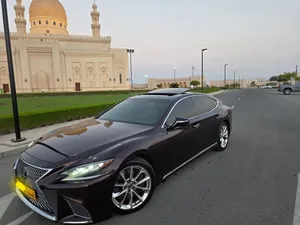 لكزس LS500 موديل 2019 وكالة بهوان خليجي لون عنابي