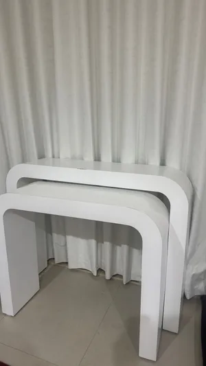 ستاندات بيضاء ثنتين