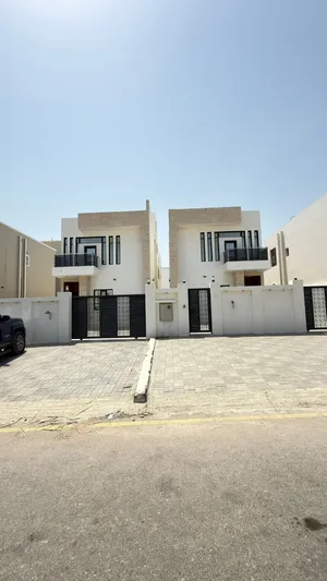 فيلا للبيع في المعبيلة الجنوبيه بالقرب من الخط السريع