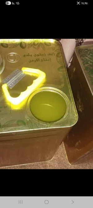 زيت زيتون بلدنا شامل التوصيل زيت العام بعل وزيت السنه للبيع مع هديه مرتبان زيتون ومرتبان مقدوس لتواص
